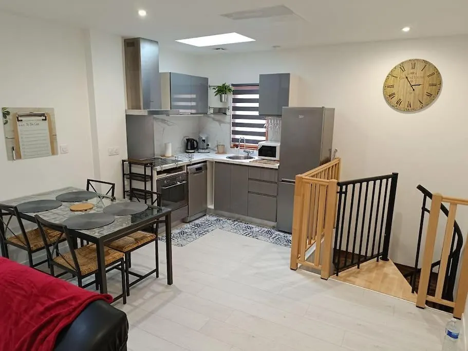 Logement Entier Avec Garage. Rieux  France